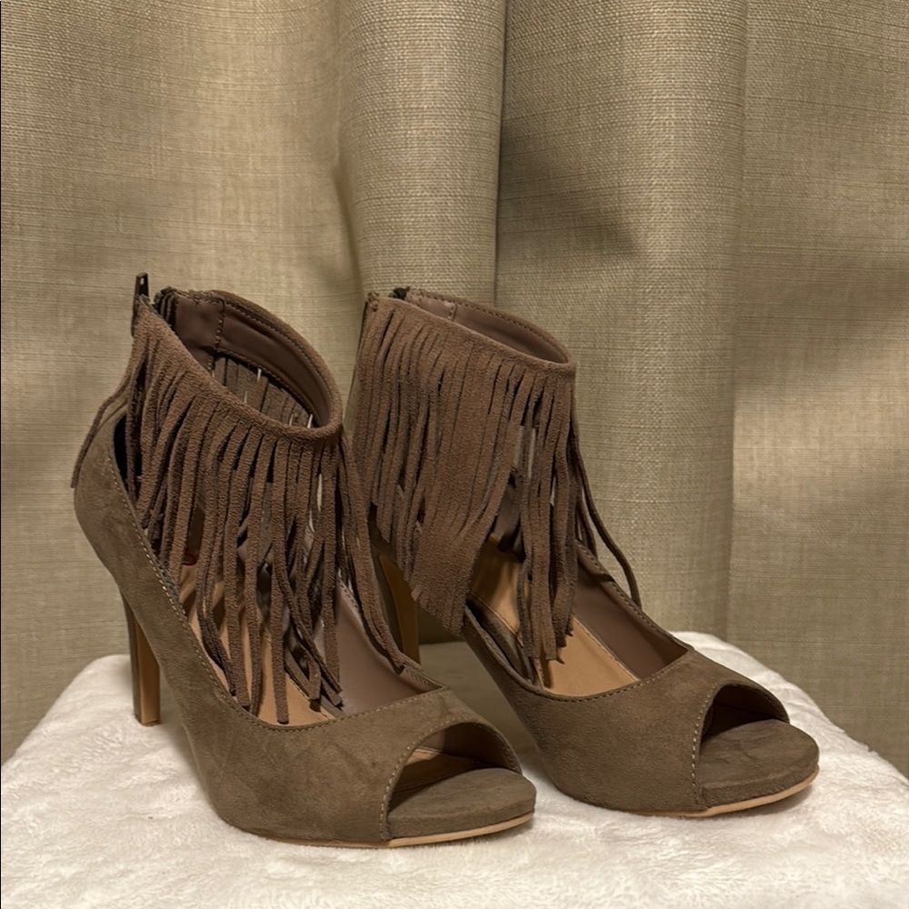 Fringe Peep-Toe Heels in Brown